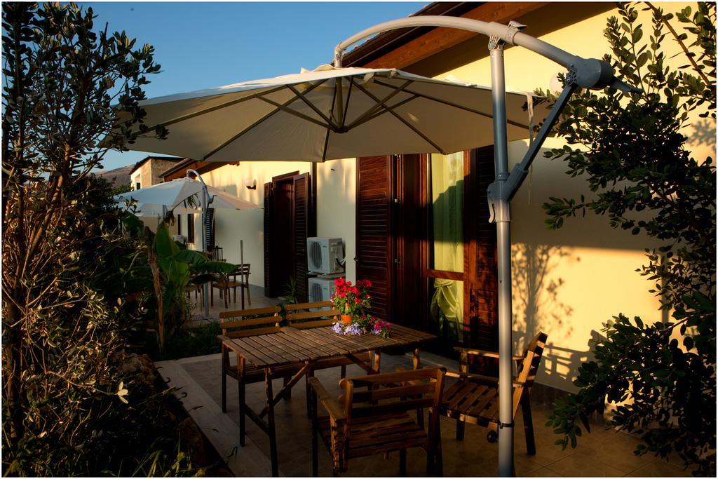 Ai Parchi Dei Parrini Bed & Breakfast Partinico Phòng bức ảnh